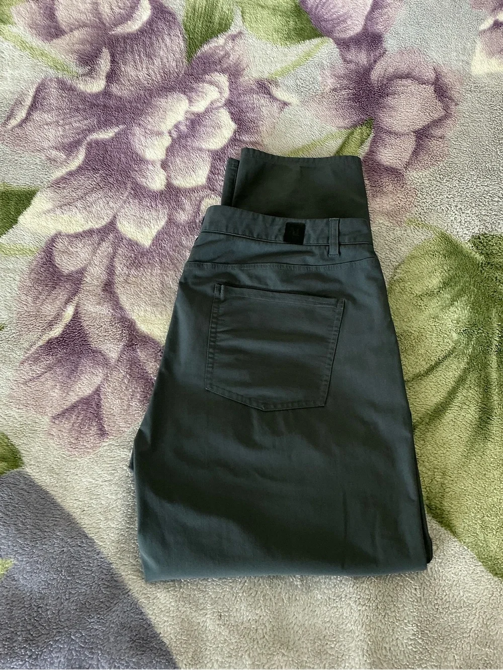 Vuori Meta Pants in Classic Fit